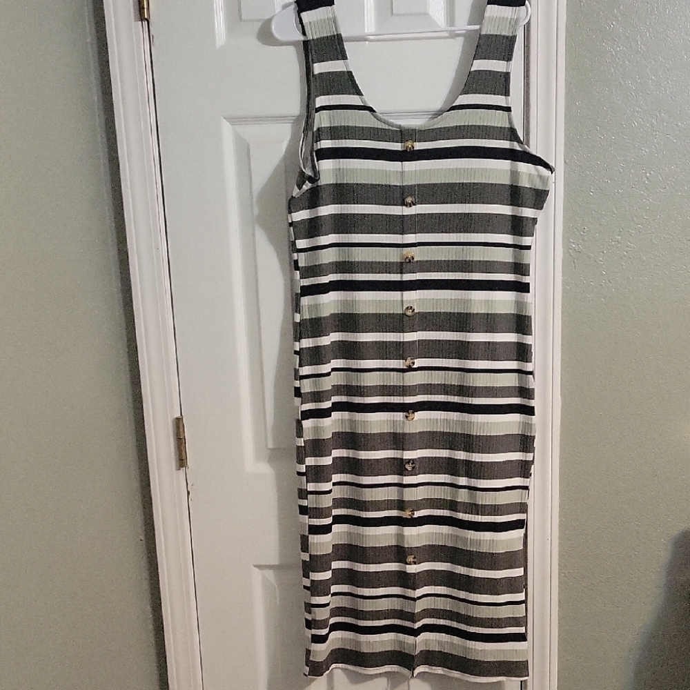 No Boundaries Black and Green Sheath Midi Dress